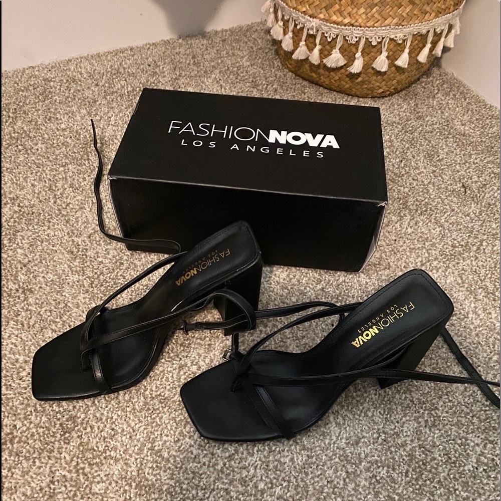 Fashion Nova Heeled Sandals 🖤
